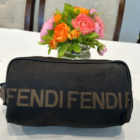 Authentic Fendi toiletry bag - Picture 2 of 11